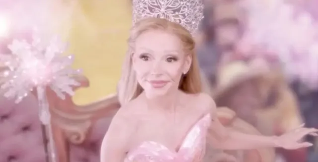 fans stunned by kelly ripa’s transformation into ariana grande’s ‘wicked’ g 18210