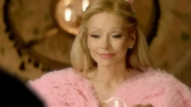 fans stunned by kelly ripa’s transformation into ariana grande’s ‘wicked’ g 18211