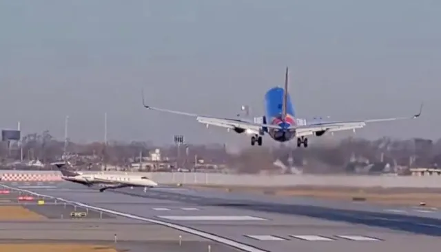 footage shows southwest plane narrowly avoid collision at chicago midway 18139