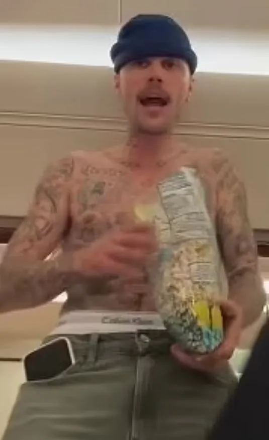 justin biebers fans concerned as he performs bizarre rap in disturbing foo 18176