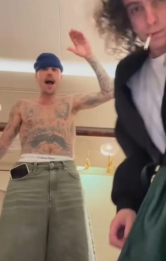 justin biebers fans concerned as he performs bizarre rap in disturbing foo 18178