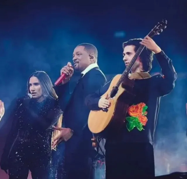 will smith criticized for inappropriate onstage moment with singer at awa 18133