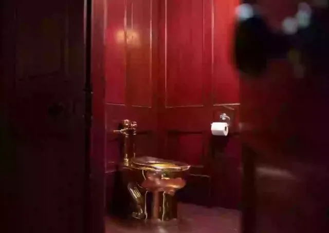 footage captures thieves stealing $5.98 million gold toilet from blenheim p 18291