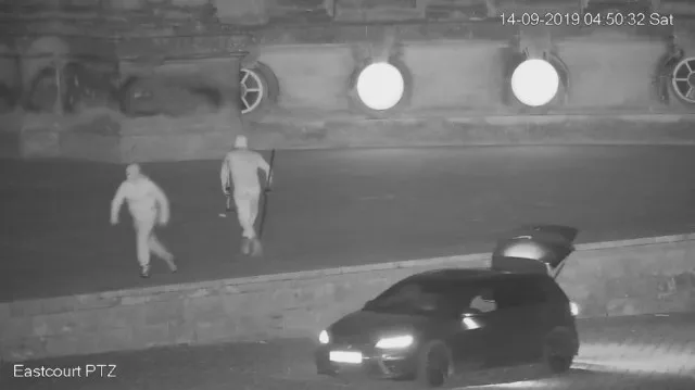 footage captures thieves stealing $5.98 million gold toilet from blenheim p 18293