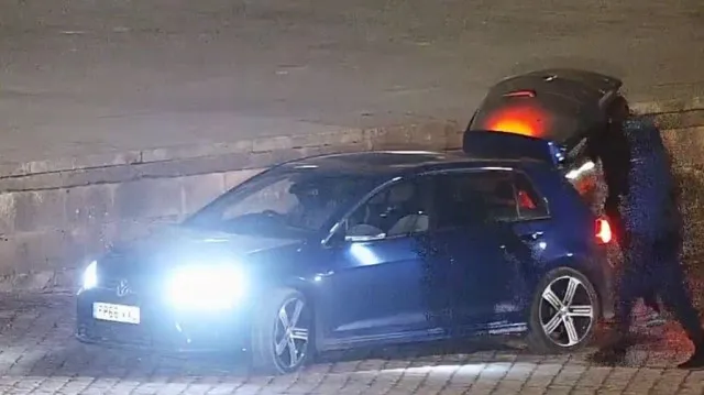 footage captures thieves stealing $5.98 million gold toilet from blenheim p 18290