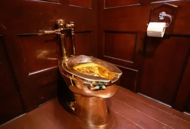 footage captures thieves stealing $5.98 million gold toilet from blenheim p 18292