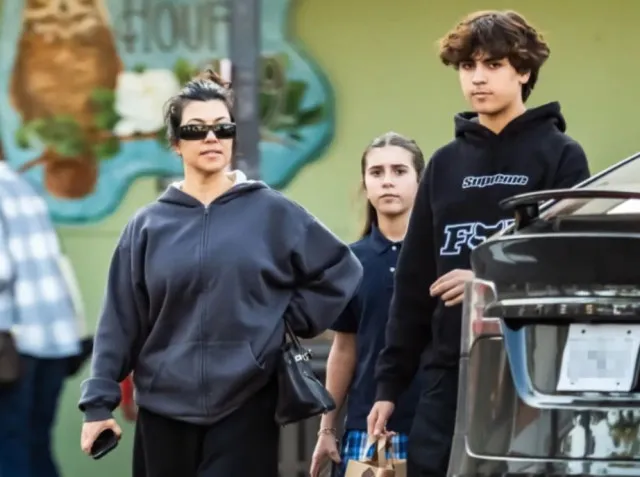 kourtney kardashian responds to rumors about 15-year-old son mason having a 18512