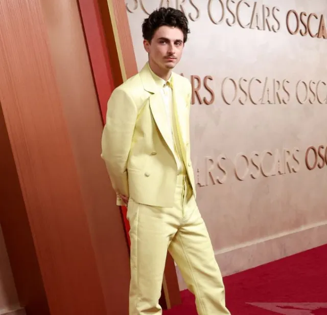 timothee chalamets oscars outfit sparks confusion as fans ask about kylie 18439
