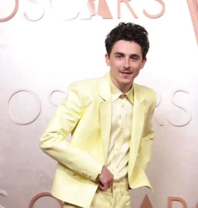 timothee chalamets oscars outfit sparks confusion as fans ask about kylie 18438