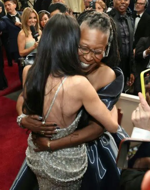 lip reader reveals what whoopi goldberg said when demi moore asked for a ph 18537