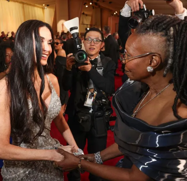 lip reader reveals what whoopi goldberg said when demi moore asked for a ph 18538