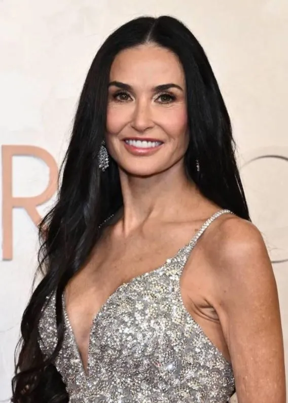 on social media, many viewers were stunned as demi moore consoled herself w 18591