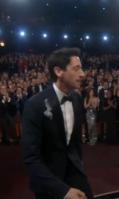 oscars viewers criticize adrien brody for gross moment before accepting b 18567