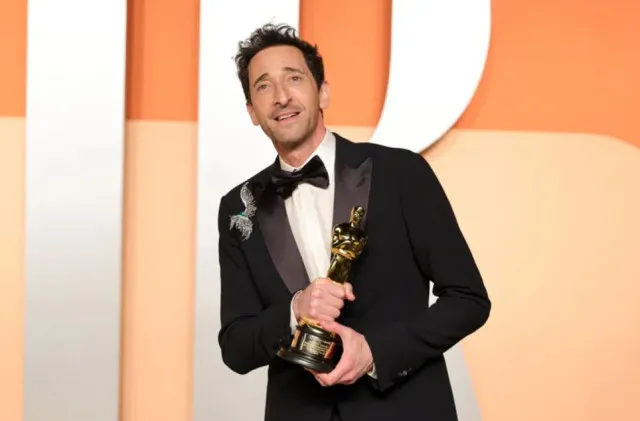 oscars viewers criticize adrien brody for gross moment before accepting b 18564