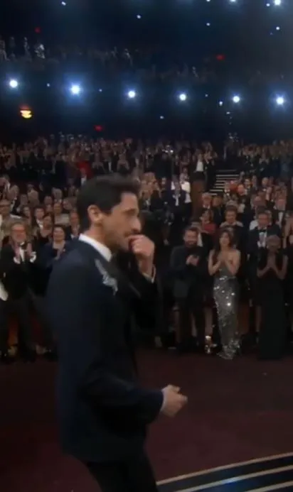 oscars viewers criticize adrien brody for gross moment before accepting b 18566