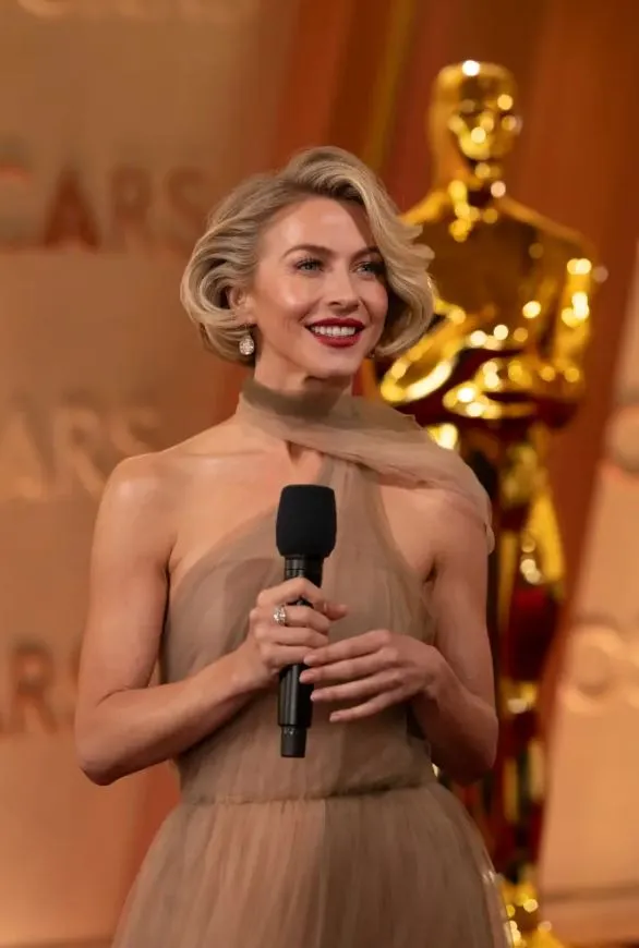 timothee chalamet shuts down julianne houghs oscars 2025 interview request 18613