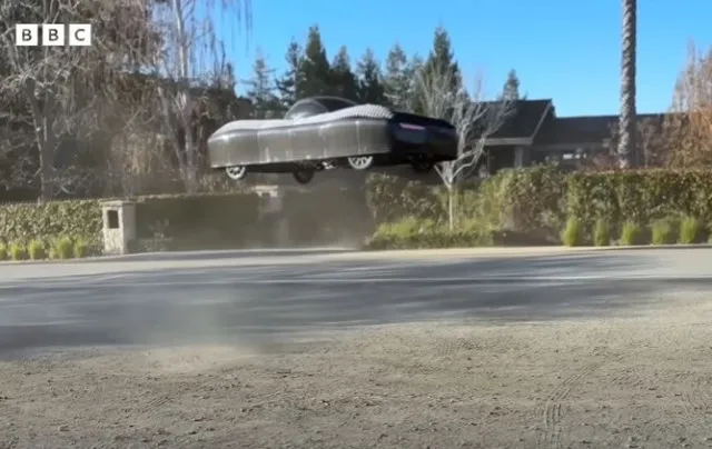 people baffled as footage reveals worlds first $300,000 flying car with un 18813