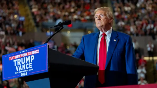 donald trump clarifies his hot mic moment with supreme court chief justice 18839