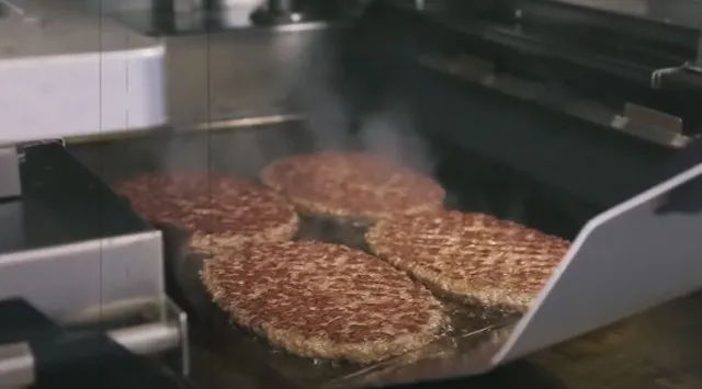 people feel gaslit as mcdonald’s burger-making process is revealed 18846