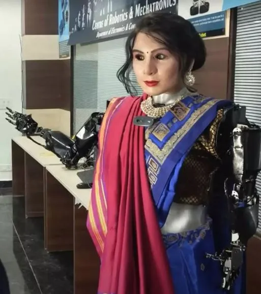 students create humanoid robot with a ‘beating heart’ using scrap materials 18932