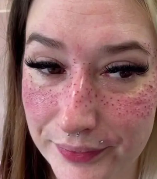 tattoo artist shows off freckles she inked on customer who travelled 900 mi 18926