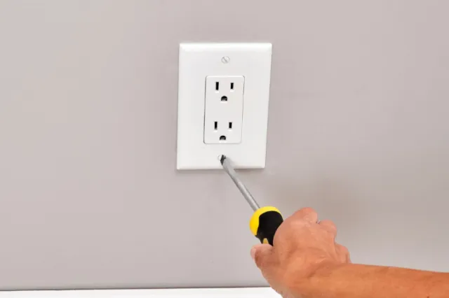 8 common reasons why your outlet isn’t working 19235