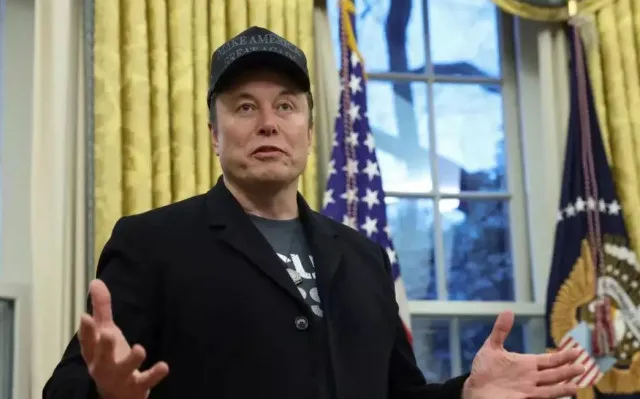viewers baffled as tesla owners change logos to avoid vandalism amid elon m 19241