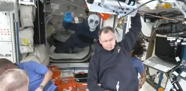 people stunned as alien spotted at international space station while strand 19639