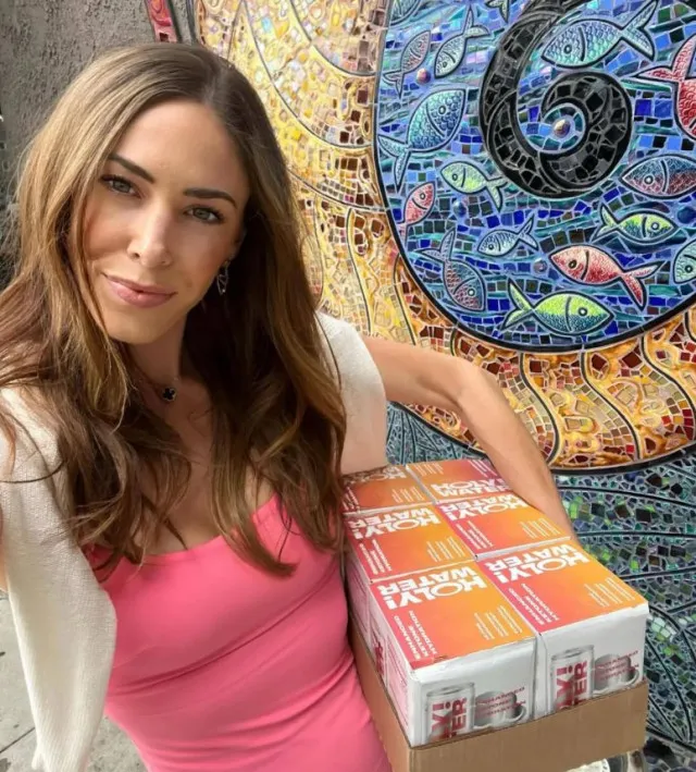 american pie star opens up about ice detention and being wrapped in chains 19745