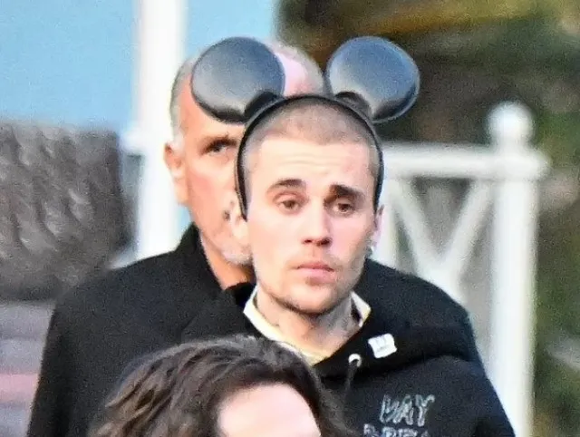 justin bieber appears upset at disneyland with wife hailey amid growing hea 19831