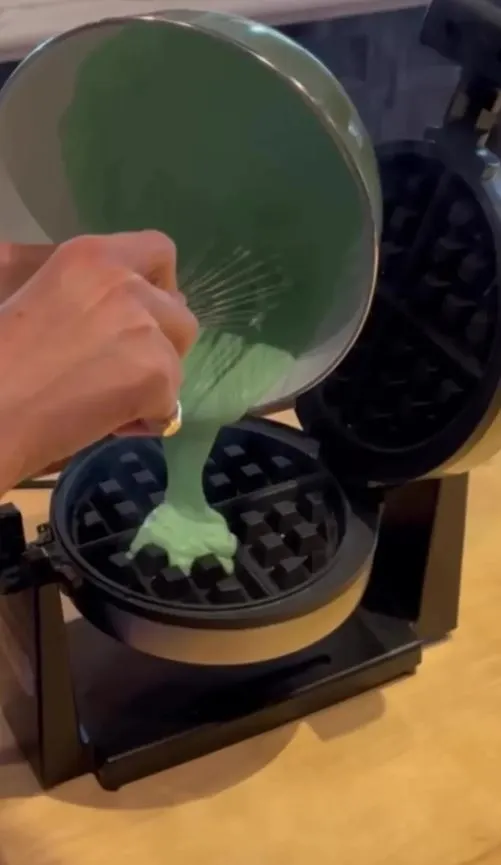 people are baffled as they spot something suspicious about meghans green-t 19882