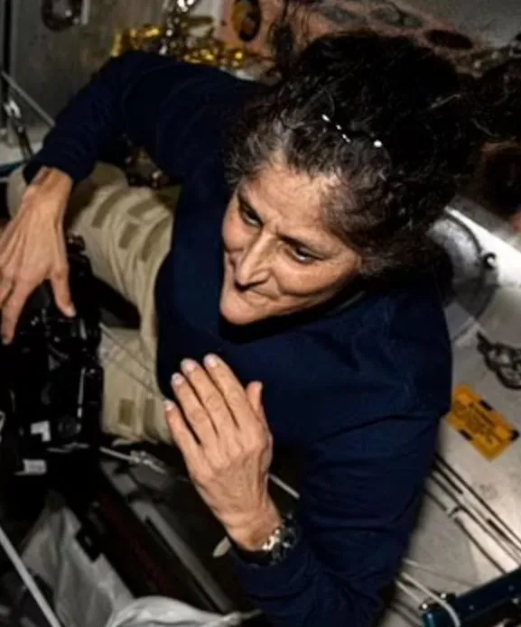 shocking before-and-after photos reveal the effects of nine months in space 19935