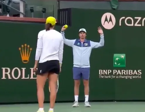 iga swiatek sparks controversy after hitting ball kid during heated matc 20143