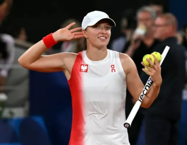 iga swiatek sparks controversy after hitting ball kid during heated matc 20142