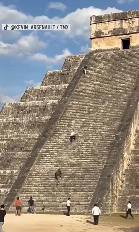 tourist criticized by locals for disrespectfully climbing forbidden mayan t 20400