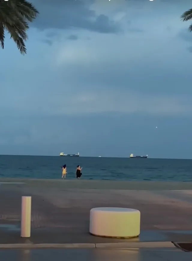 a ufo was spotted racing across the beach at 2,000 mph during a storm 20705