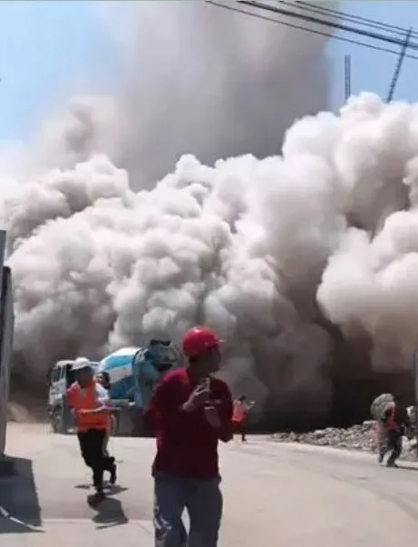 footage captures building collapse after 7.7 magnitude earthquake 20727