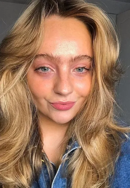 a 33-year-old lifestyle influencer has been criticized for admitting that s 20904