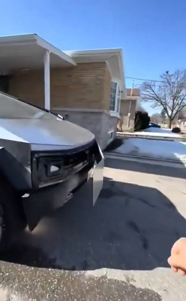 cybertruck owner baffled as exterior panels fall off like a piece of junk 20853