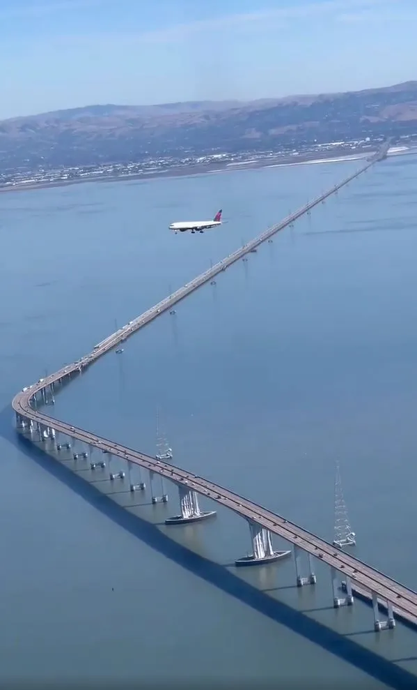 people baffled as viral video of motionless plane sparks ‘glitch in the mat 21211