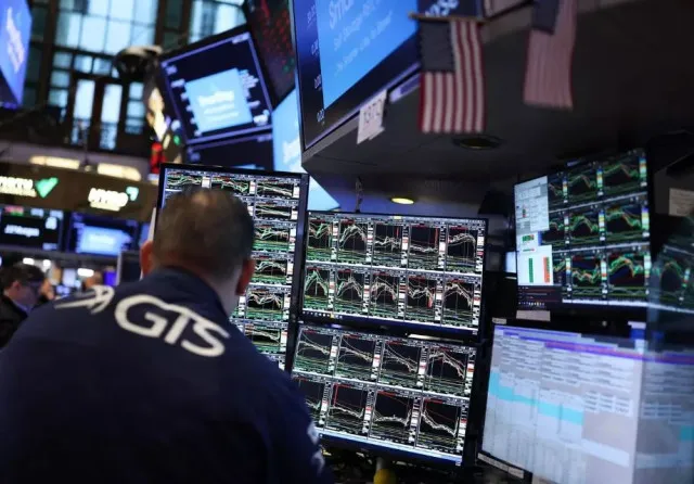 people stunned as trumps tariffs cause market chaos wiping $2,000,000,000, 21221