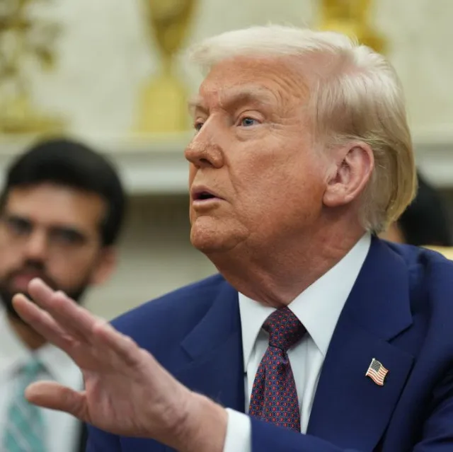 people stunned as trump boasts about his friends making billions amid strat 21698