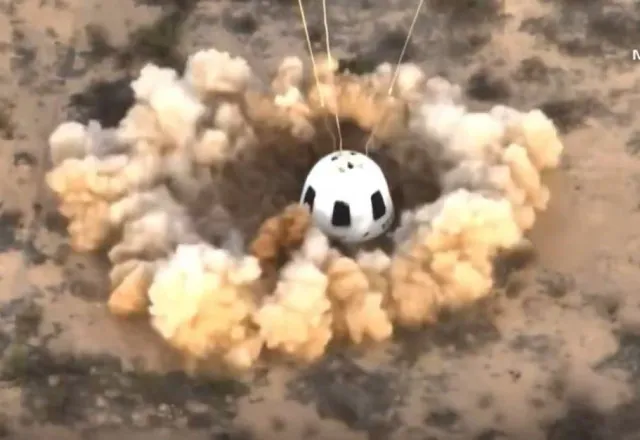 fans spot crazy detail as katy perry returns from jeff bezos blue origin 21982