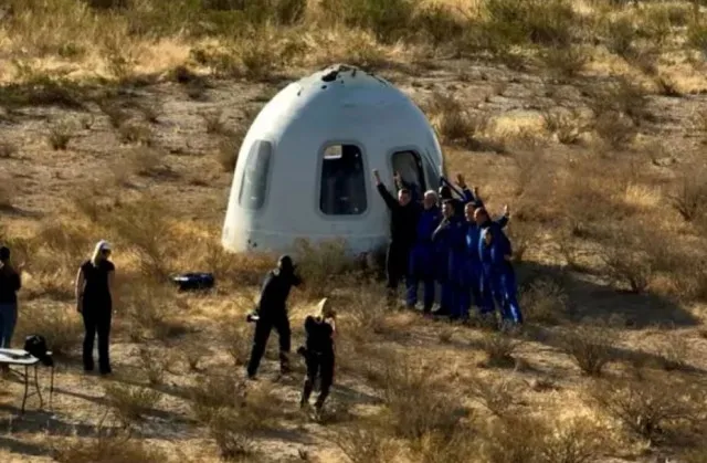 jeff bezos blue origin faceplant caught on camera as he greets fiancee and 21973