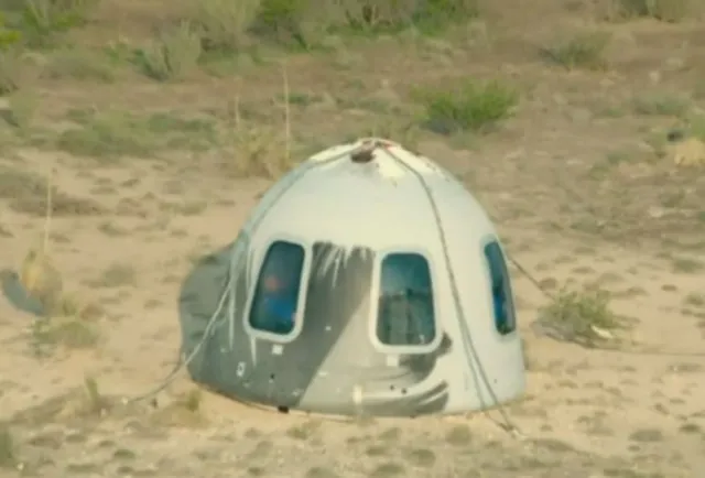 jeff bezos blue origin faceplant caught on camera as he greets fiancee and 21974