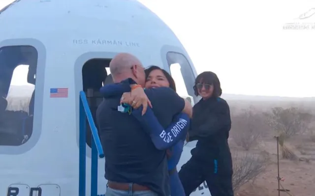 jeff bezos blue origin faceplant caught on camera as he greets fiancee and 21976