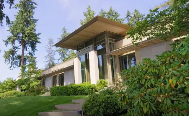 jeff bezos sold his mansion in seattle as he prepared to move to florida — 22021