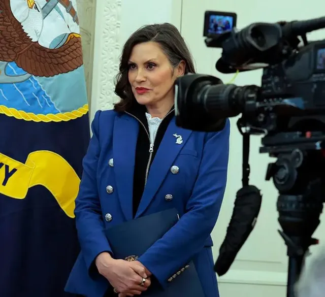people baffled as michigan governor gretchen whitmer hides her face in oval 21964
