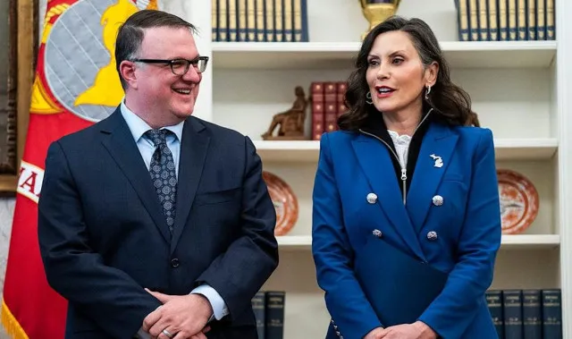people baffled as michigan governor gretchen whitmer hides her face in oval 21966