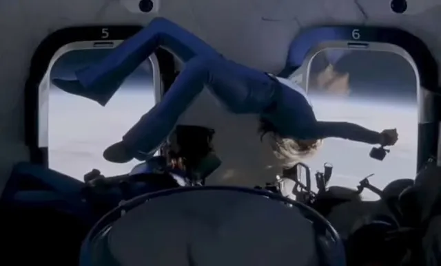people stunned by inside footage of blue origin spacecraft showing lauren s 21997